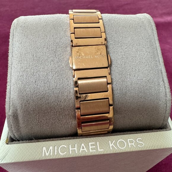 Michael Kors Rose Gold Watch - Picture 5 of 16